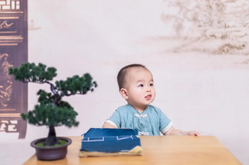 荣成怀孕肚子中间凹两边凸